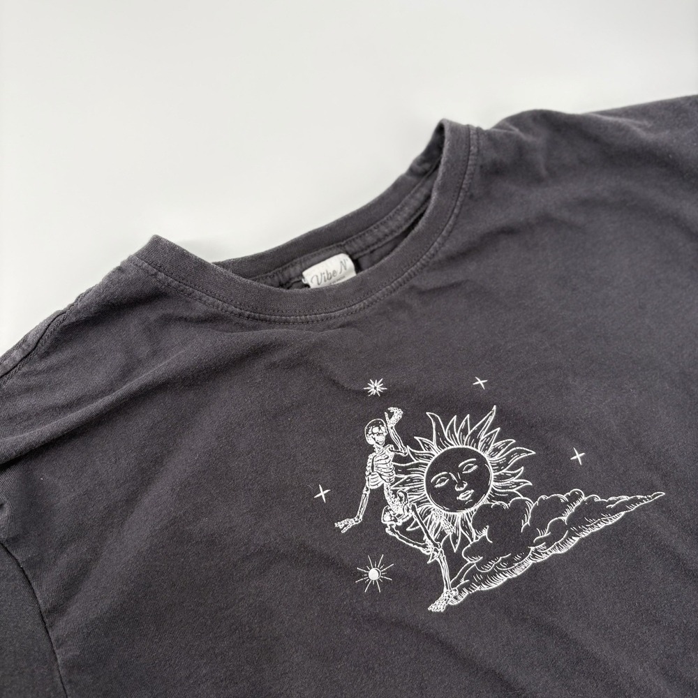 Vibe N T-Shirt Women Extra Small Black Dancing Skeleton‎ Mushrooms Celestial Sun